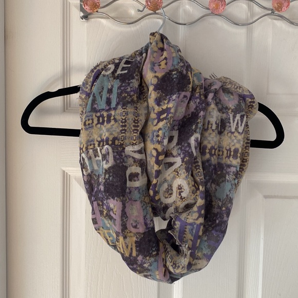 New 1 infinity scarf & 1 Vince Camaro scarf-smoke free home - Picture 2 of 4